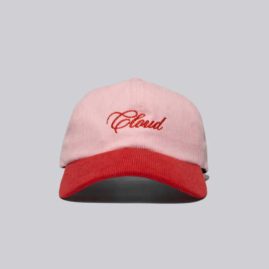 Gorra rojo sobre rosa